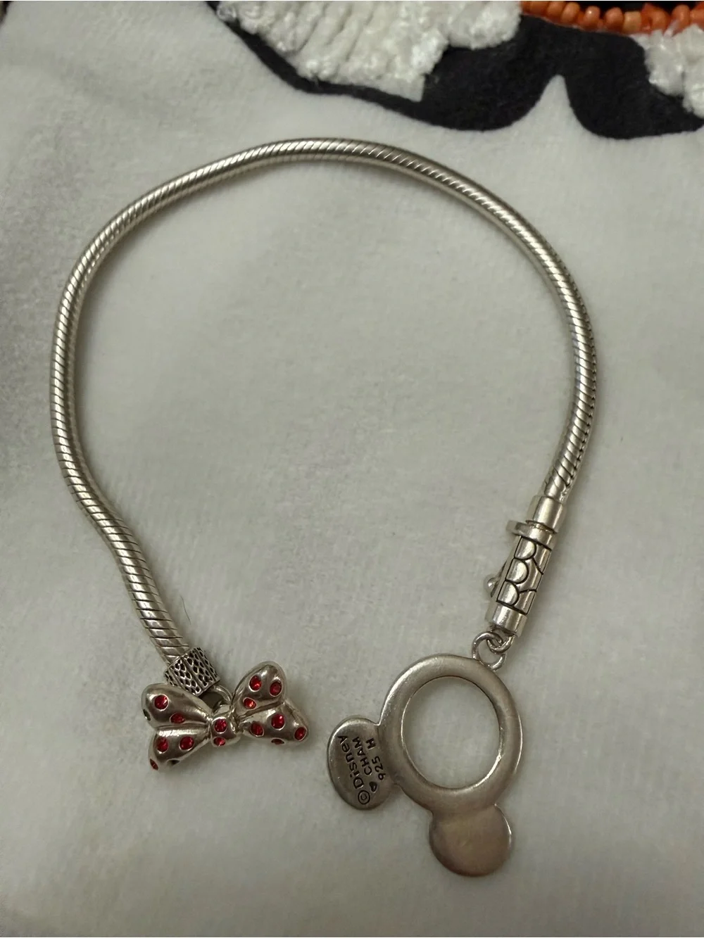 Chamilia Silver Snake Chain Minnie Bracelet with Red-Enamel Bow Charm